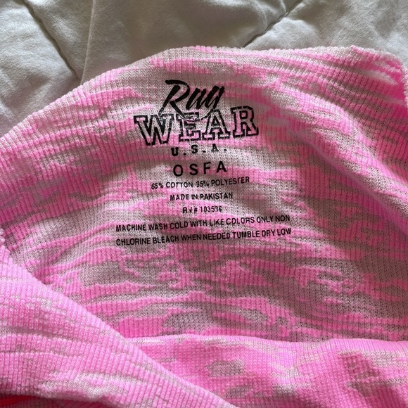 Light pink Yellowstone crop top - Picture 2 of 2